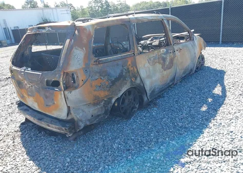 2004 Toyota Sienna Xle Limited z USA, uszkodzony, nr VIN 5TDZA22C84S067990